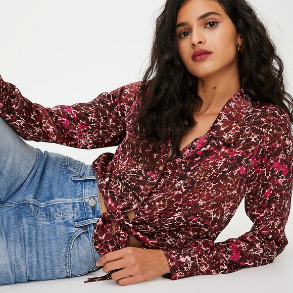 Aritzia Wilfred tie front top- size small - Picture 2 of 5